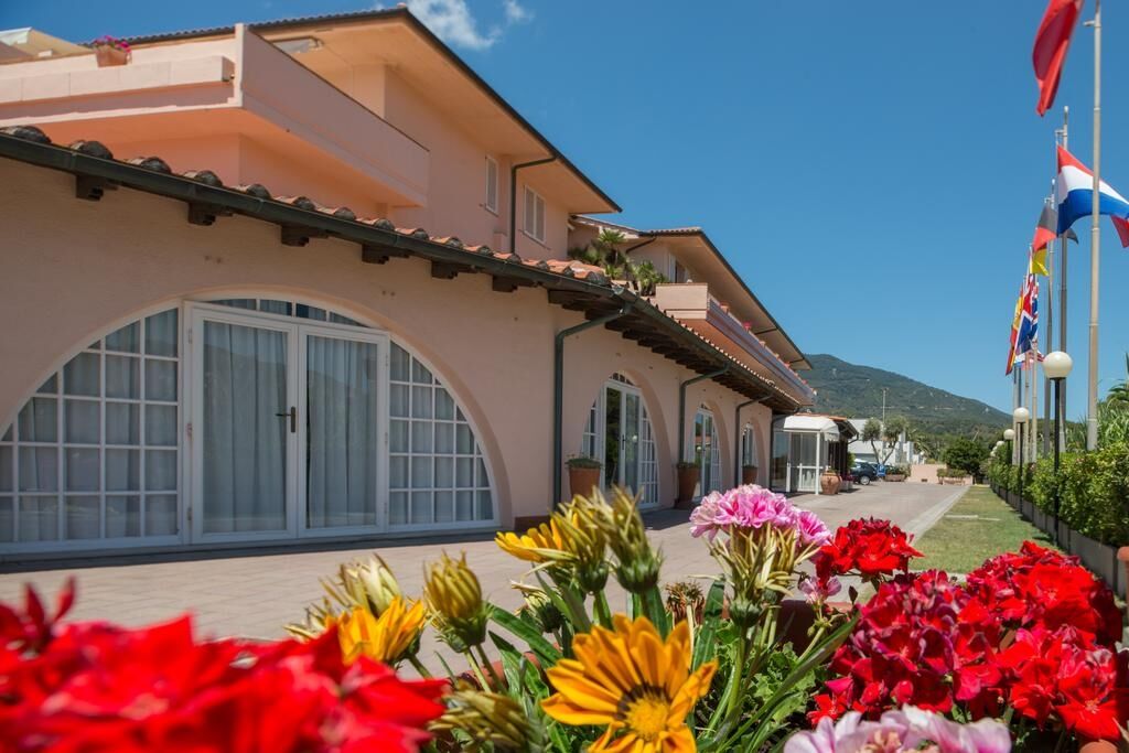 Hotel Riva Del Sole Марина-ди-Кампо Экстерьер фото